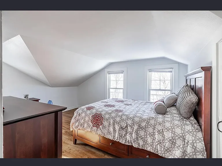 351 Morse Ave — Photo 10