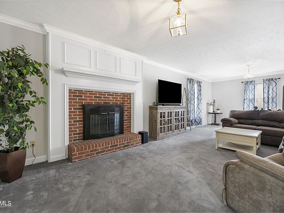 4th image of 4913 NE Laurelwood Rd