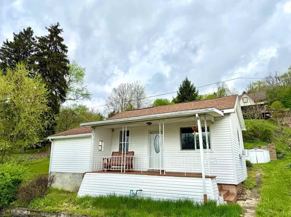 125 E Long St, Grafton, WV 26354