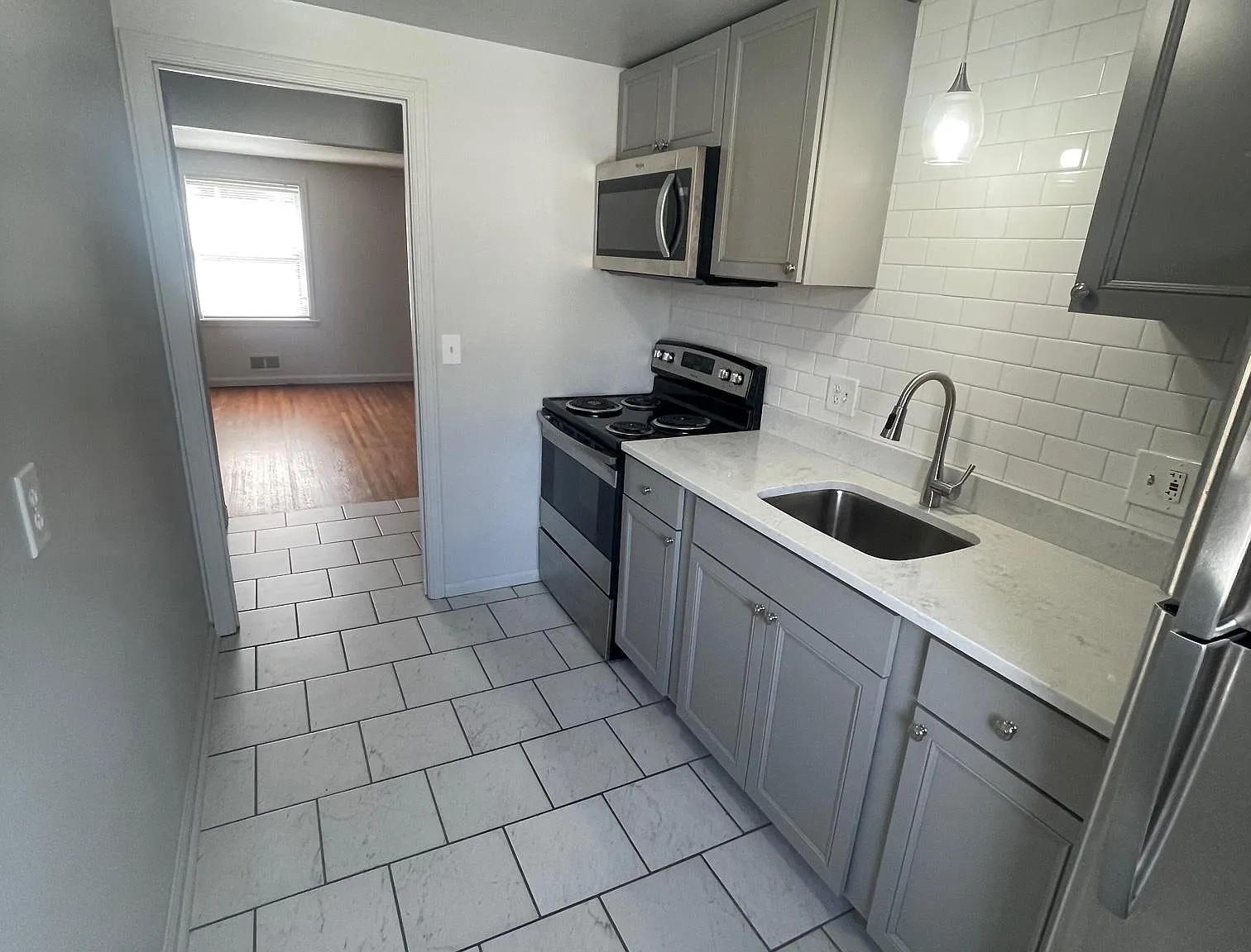 1 bed, 700 sqft, $1,150 — Photo 3