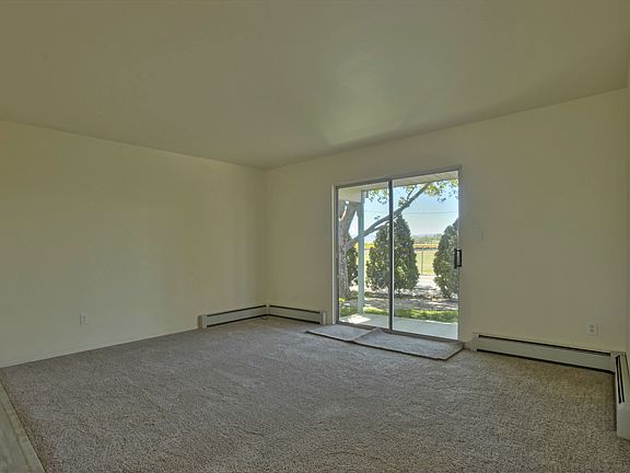 5th image of 559 Bentwood St