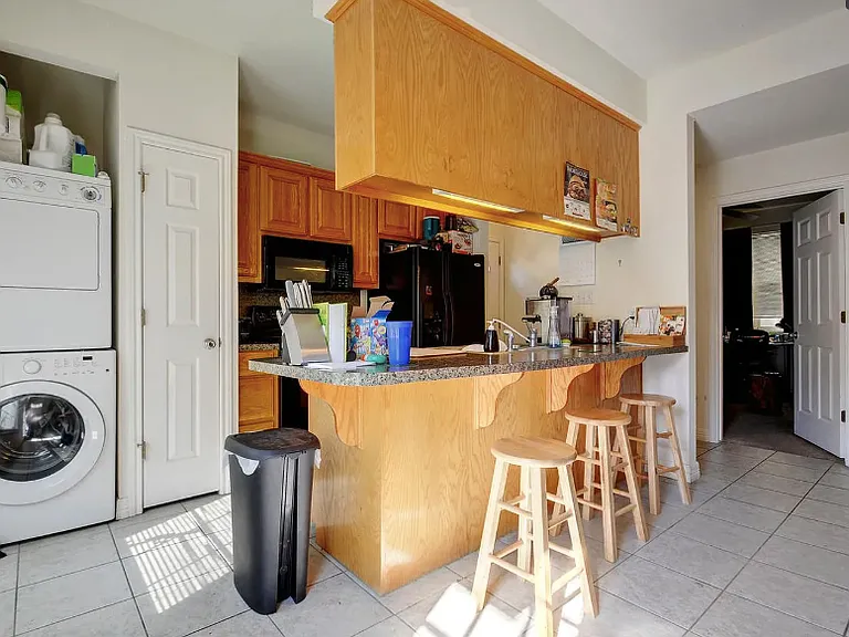 2500 Leon St #202 — Photo 6