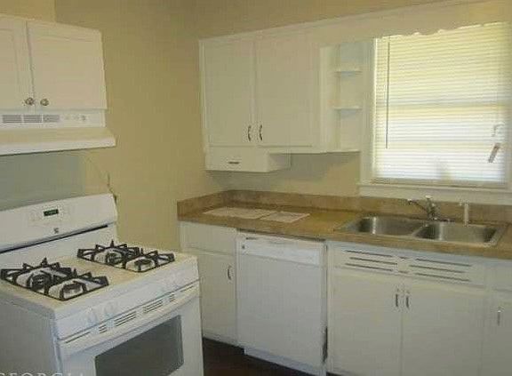 Kitchen with gas range, dishwasher & washer/dryer