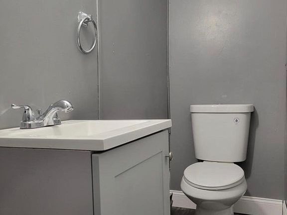 2nd image of 211 Penn St