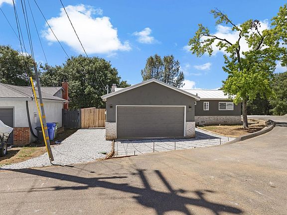 4th image of 1270 Oak Ct