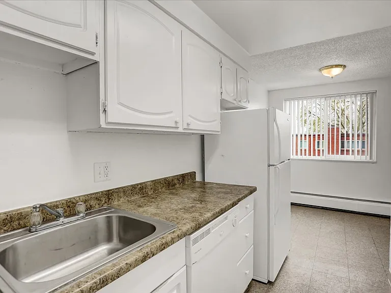 Section 8 Approved! Great location close to the city! — Photo 24