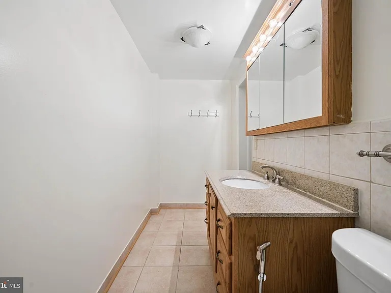 7016 Hopewood St — Photo 52