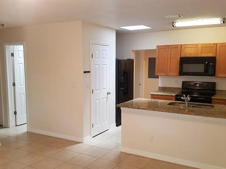 7708 Prato Ave — Photo 5