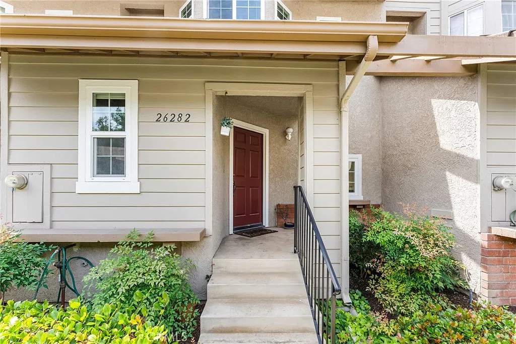2 bed, 2.5 bath, 1270 sqft, $3,300 — Photo 3