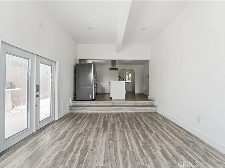 709 Warren Ln — Photo 8