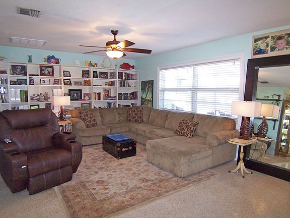 4th image of 4126 NE Hyline Dr