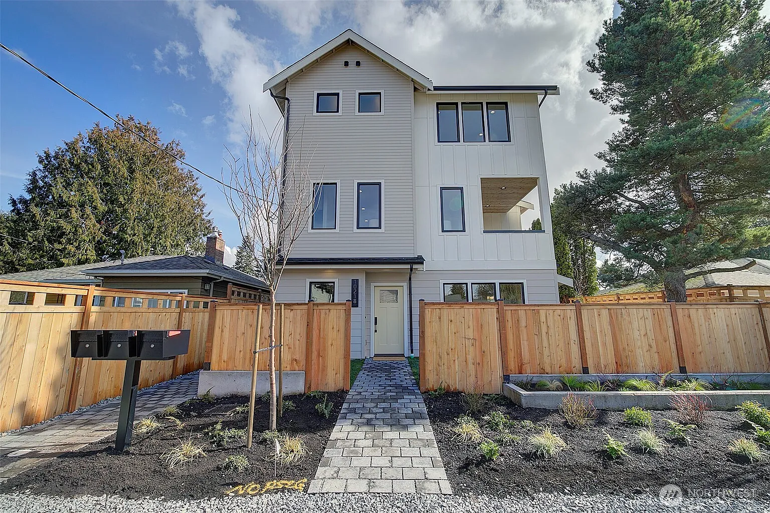 10218 40th Avenue SW photo 1