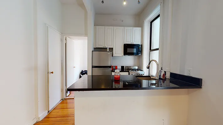 Rented by Bond New York | media 6