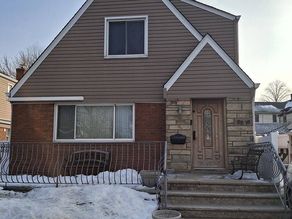 1st image of 22-11 Utopia Pkwy #1