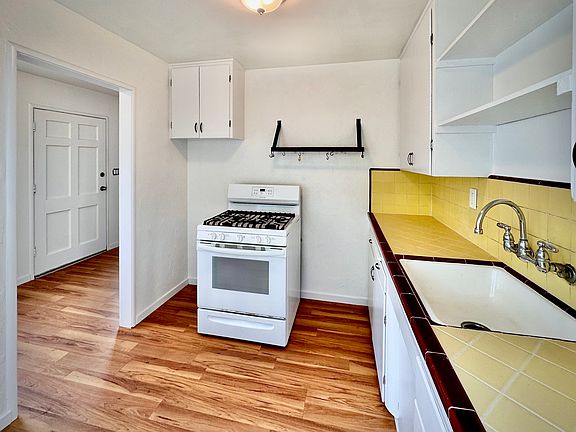 5th image of 2625 Monroe Ave #B