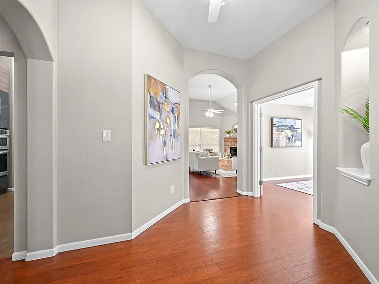 905 Hunters Creek Dr — Photo 7