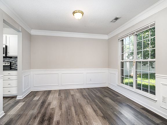 3rd image of 6656 Blythedale Dr