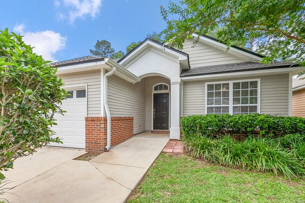 3 bed, 2.0 bath, 1502 sqft, $2,450 — Photo 3