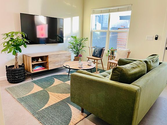 Living room (furnished)