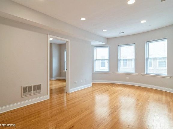 2nd image of 7409 N Hoyne Ave APT 2