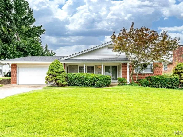 1610 Saint Anthony Ln, Florissant, MO 63033