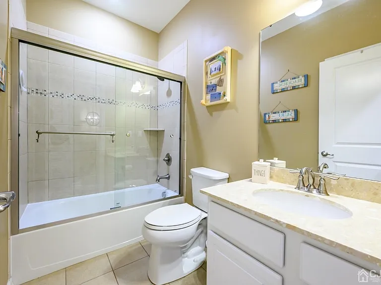 303 Bayside Ct — Photo 6