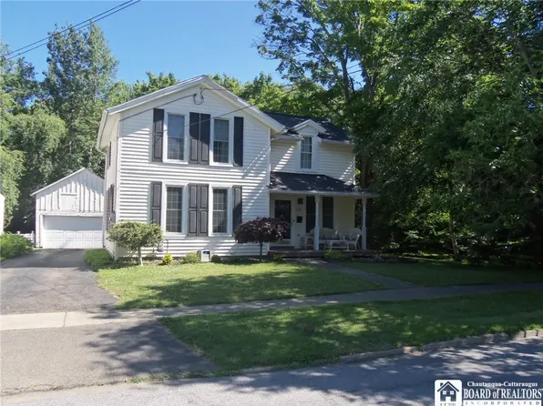 74 Newton St, Fredonia, NY 14063