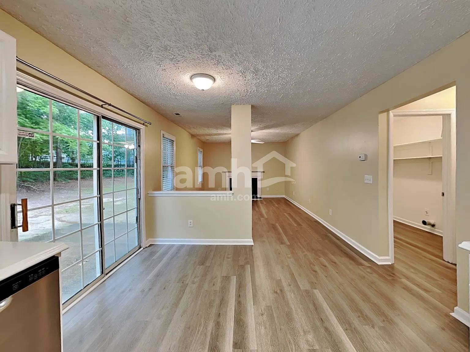 3 bed, 2.5 bath, 2012 sqft, $2,185 — Photo 4
