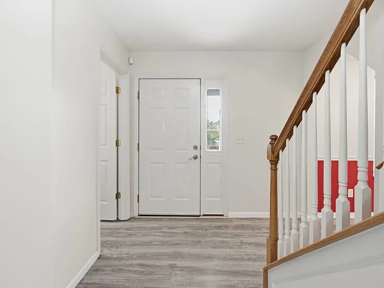 7649 Tollgate Ct — Photo 4