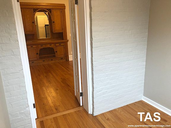 4th image of 544 W Belden Ave