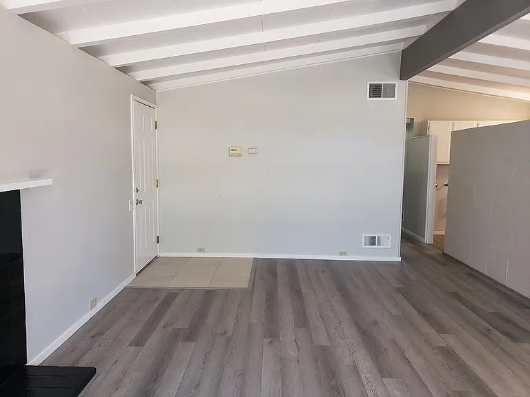 10400 Johnson Ave — Photo 4