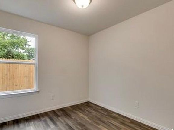 4th image of 3127 Golden Ave