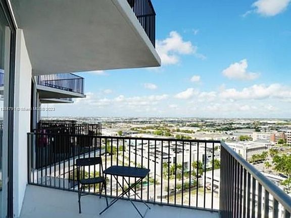 4th image of 5300 Paseo Dr #1609