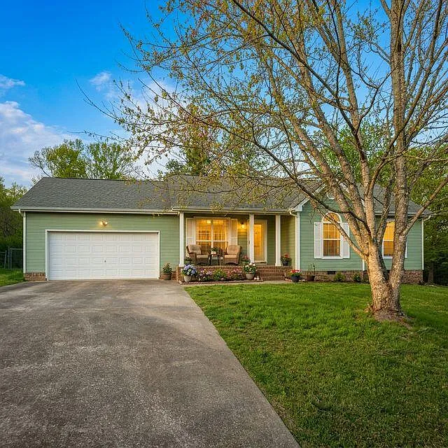 3 bed, 1214 sqft, $1,750 — Photo 1