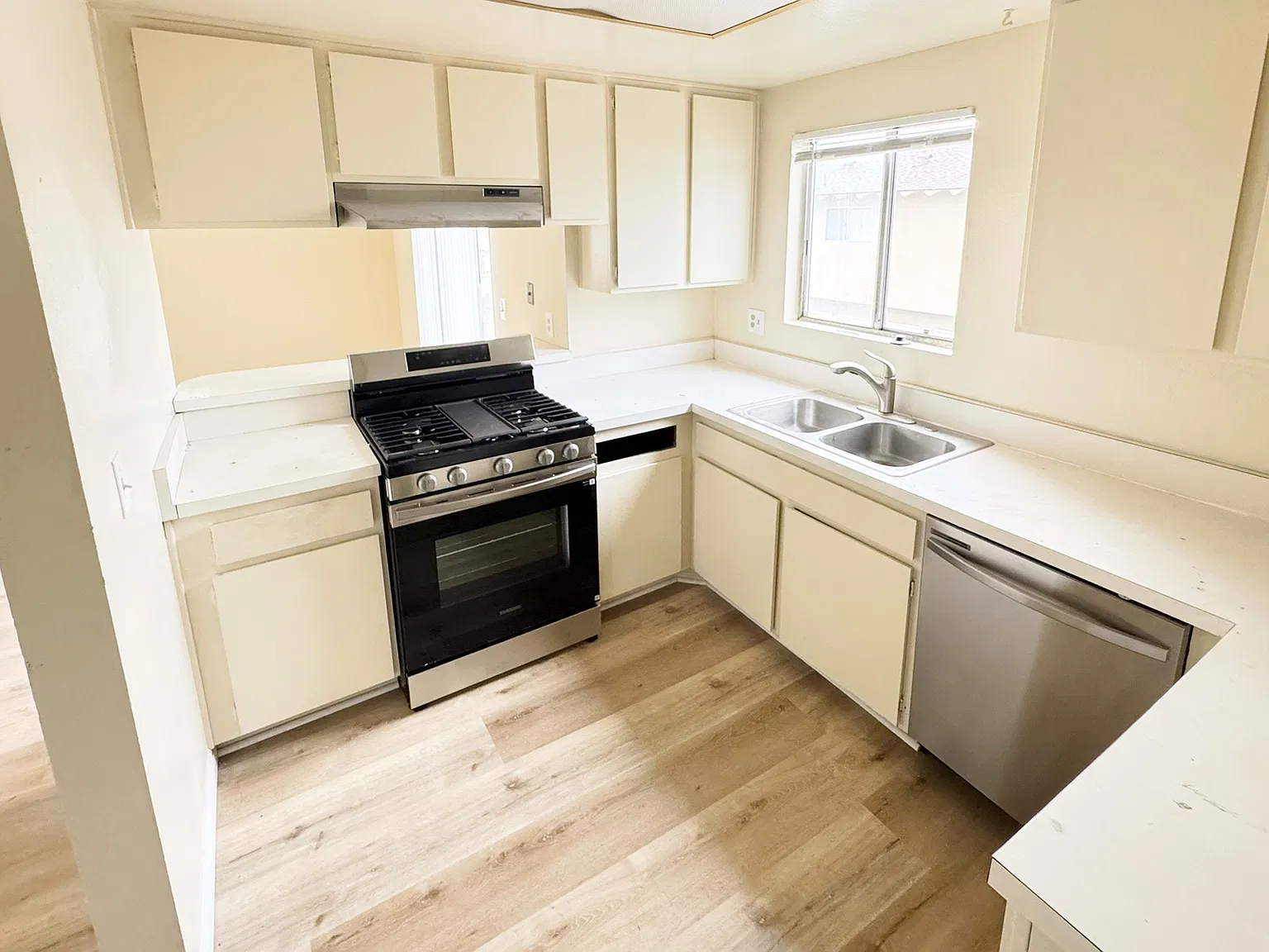 2 bed, $2,395 — Photo 2