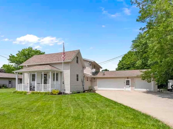 1026 E Van Buren St, Washington, IA 52353