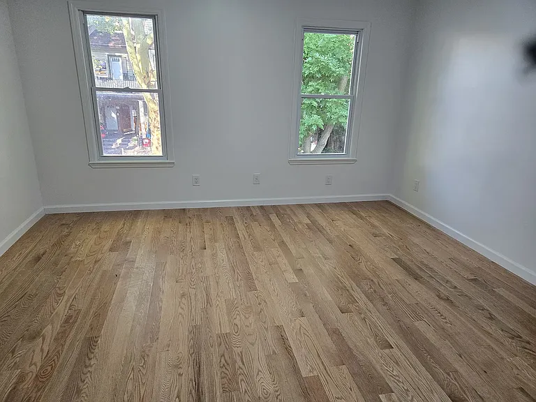 606 E 3rd St #2 — Photo 2