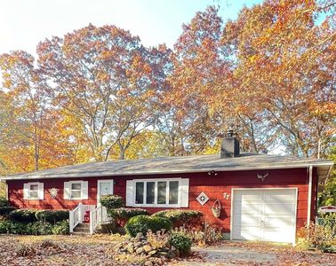 77 Wildwood Drive, Calverton, NY, 11933
