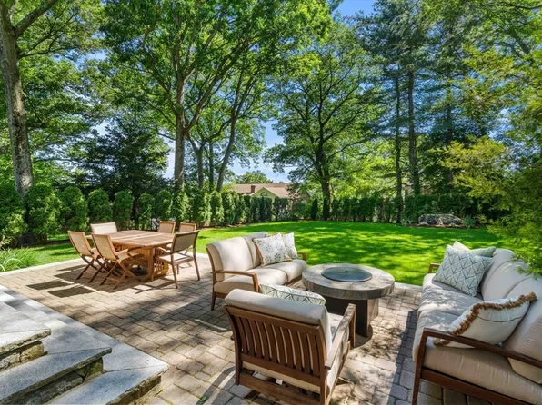 129 Rangeley Rd, Brookline, MA 02467