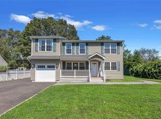 85 Pequot Ln, East Islip, NY 11730