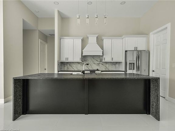 5th image of 7046 San Bruno Dr