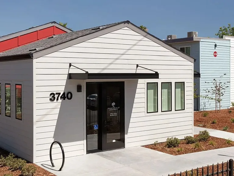 3740 May St — Photo 4