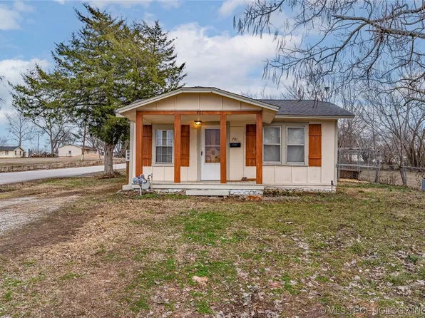 701 S Poplar St, Bristow, OK 74010