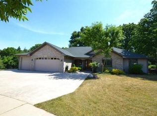 432 Stonewall Ct, Burlington, WI 53105
