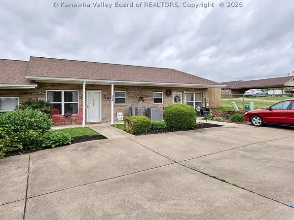 3180 Putnam Ave, Hurricane, WV 25526