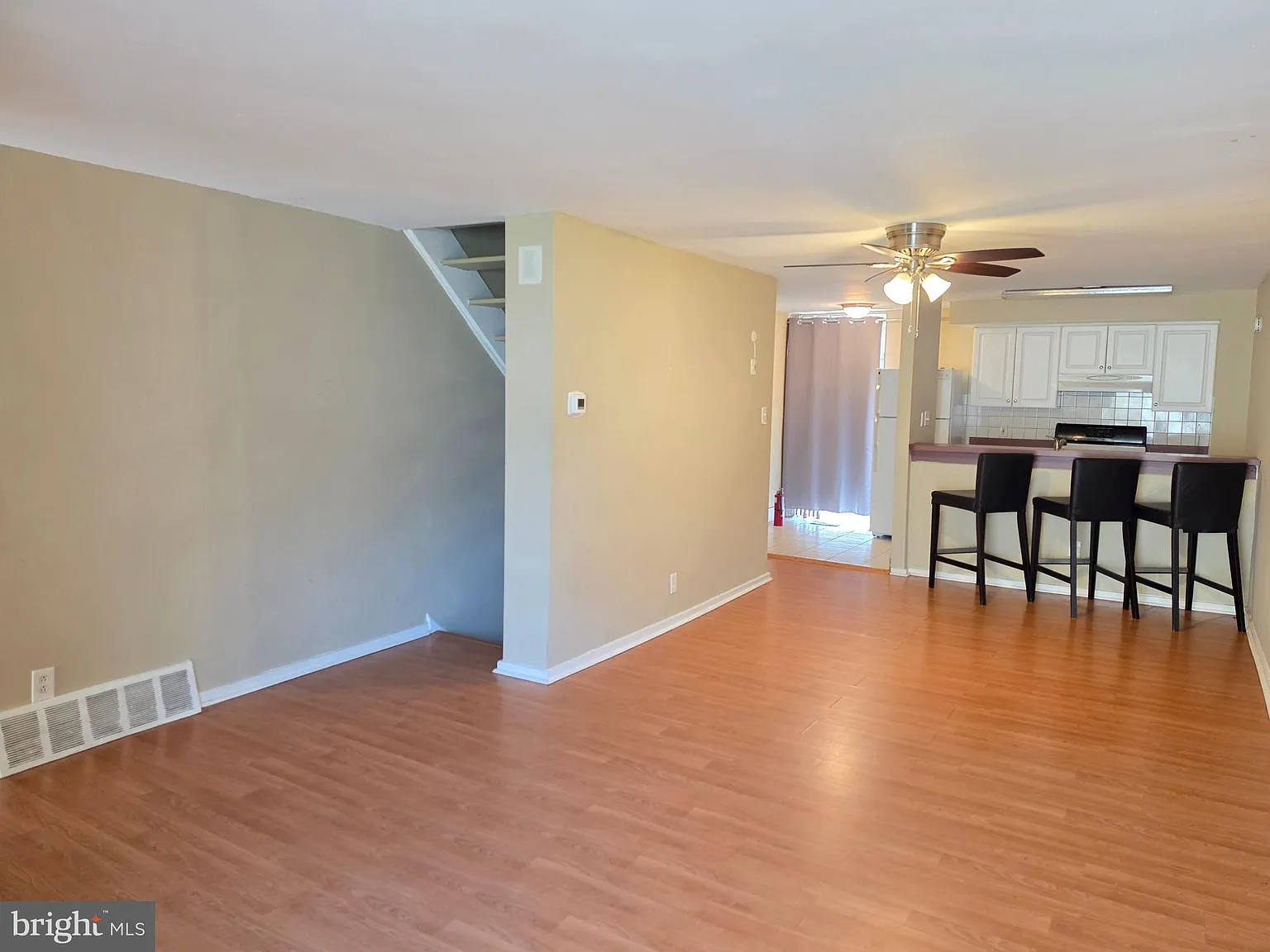 4 bed, 2000 sqft, $3,200 — Photo 2