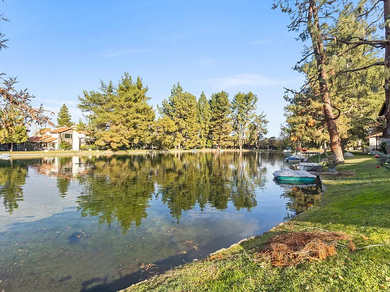 4157 Pinewood Lake Dr — Photo 32