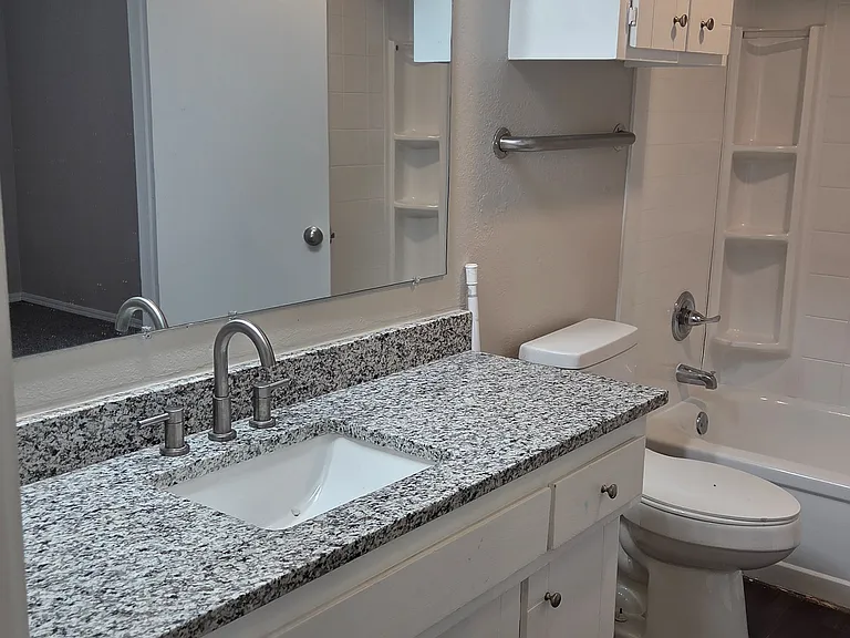 401 Norton Cir — Photo 15