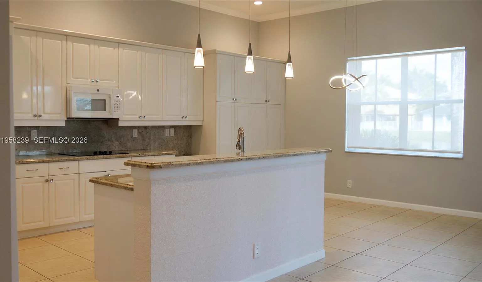 4 bed, 2.5 bath, 2674 sqft, $6,800 — Photo 3