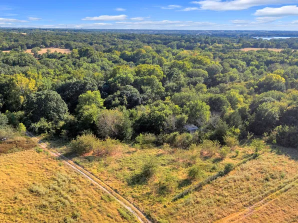 2190 County Road 1215, Savoy, TX 75479